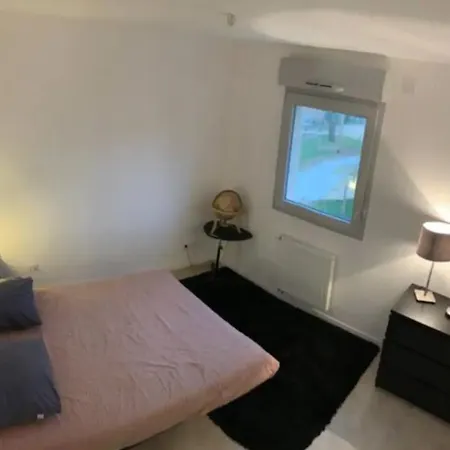 Сasa de vacaciones Maison Spatieuse Et Calme, Terrasse + Jardin